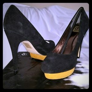DV Heels Black and Mustard Suede Pumps